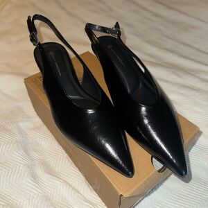 Size 8, call it spring kitten heels. Brand new in box, never worn